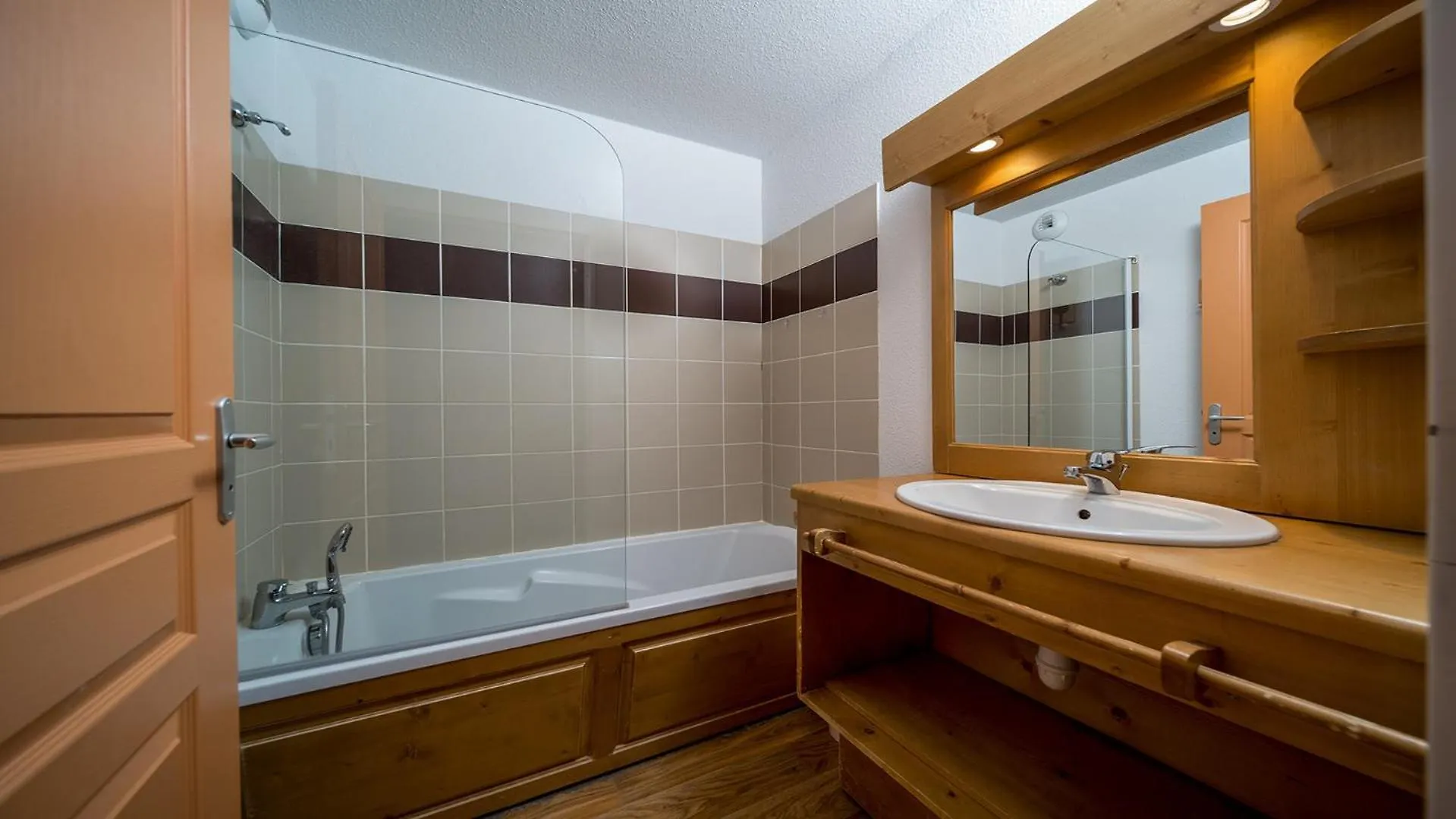 Central Park N318 - 2P6C Allos Apartment